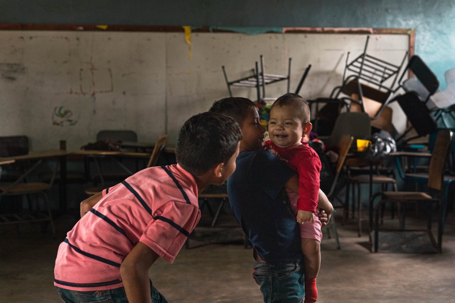 Children in Honduras who dangerously ride migrant trains