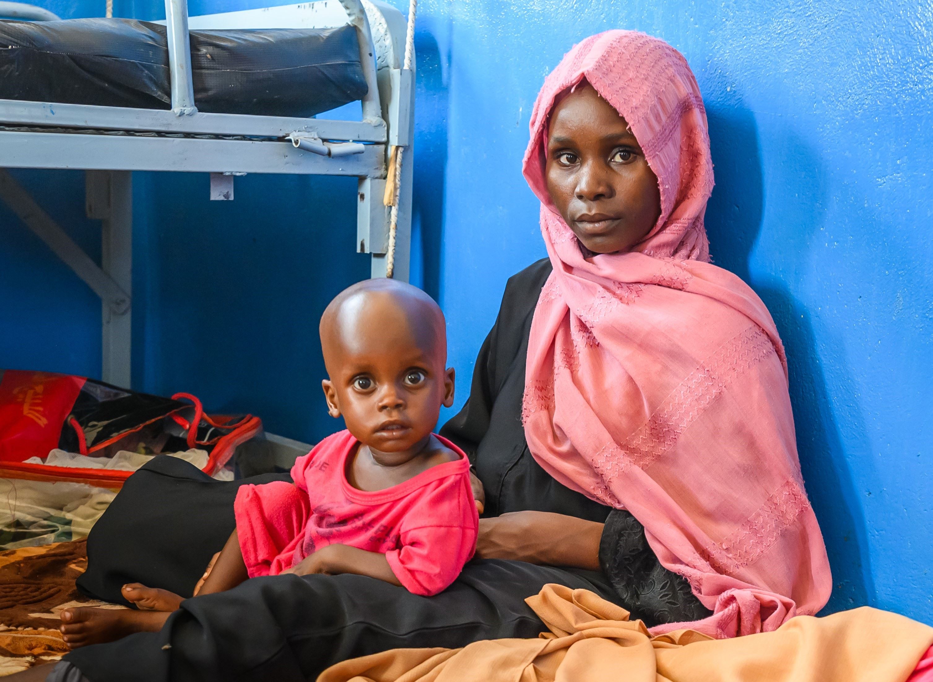 A Sudanese mother in a Chad with her child 