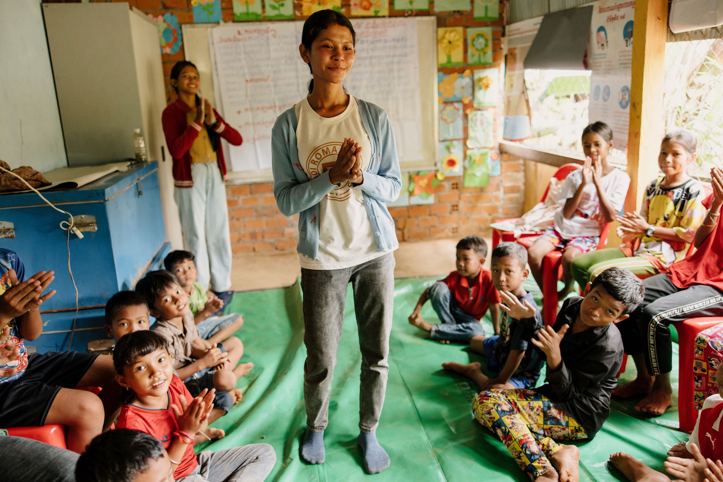 18-year-old Cambodian girl is now leading a youth club