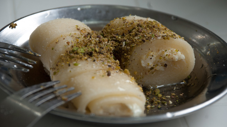 “Halawet el-Jibn” – Lebanese sweet cheese rolls