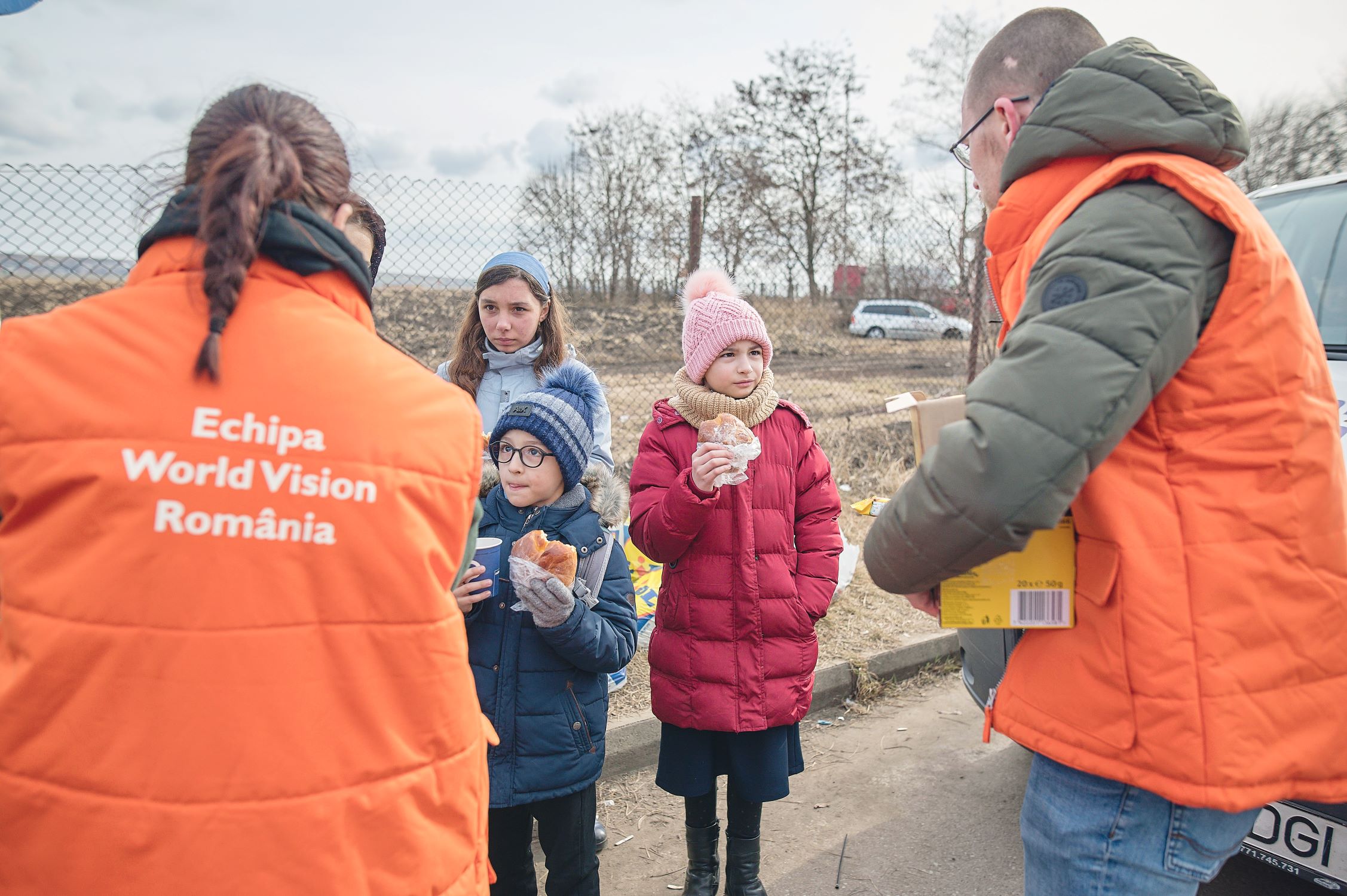 World Vision workers helping Ukrainian refugee children