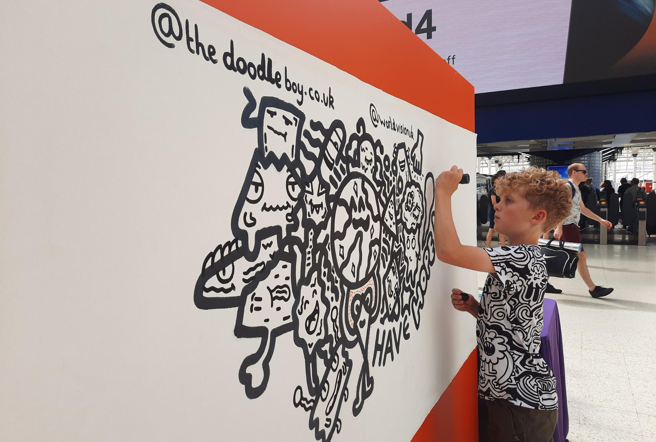 Joe creating a giant doodle in Waterloo Station