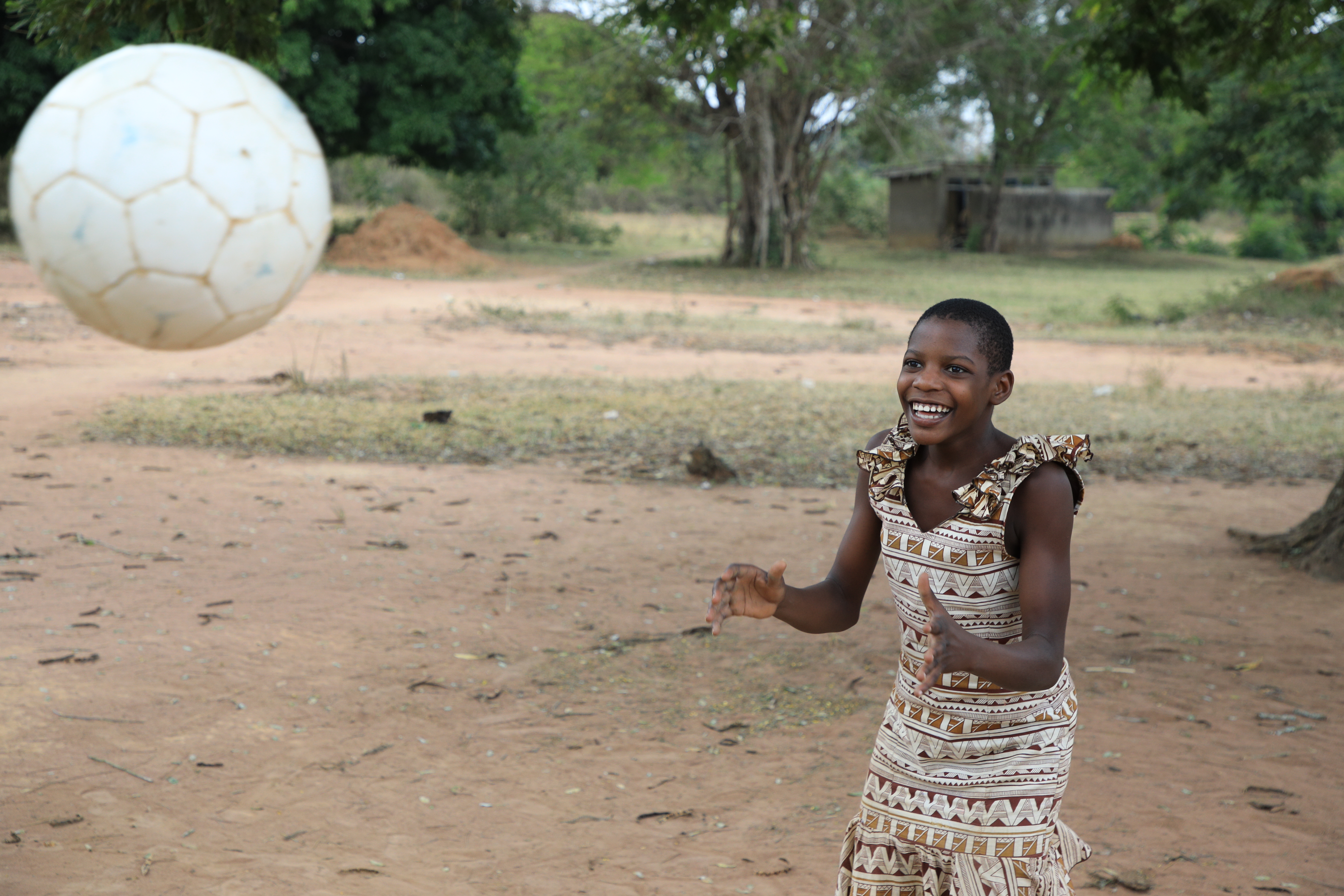 Girls looks up the netball she's thrown high